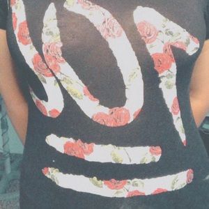 100 shirt with roses